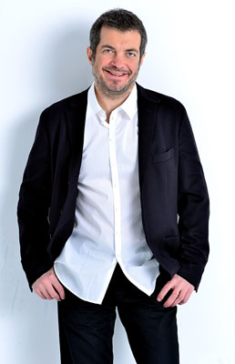 Güç Görüntüde Artık / Varol Yaşaroğlu