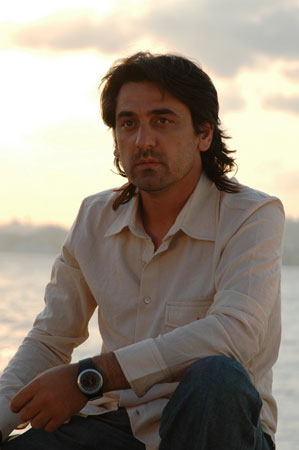 Sanatı Değerlerime Hizmet Etmek İçin İcra Ediyorum / Eşref Ziya Terzi