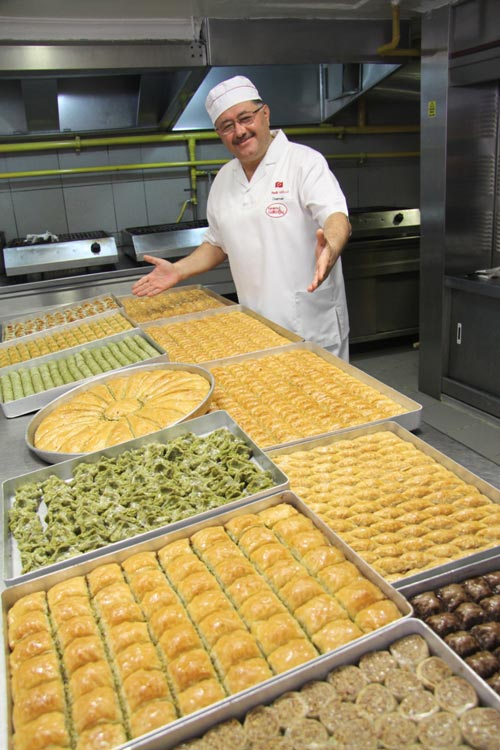 Dünyaya Nam Salan Lezzet Karaköy Güllüoğlu / Nadir Güllü