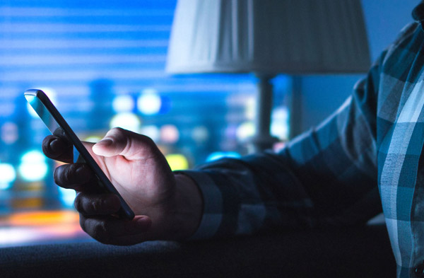 Aşırı Sosyal Medya Kullanımı Eşler Arası İlişkiyi Olumsuz Etkiliyor? / Uzman Klinik Psikolog Gülsen Üstdağ