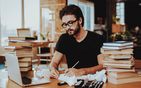 Yazıyla Terapi ve Kendimizi Keşfetmek / Uzman Klinik Psikolog Dr. Ezgi Yaz