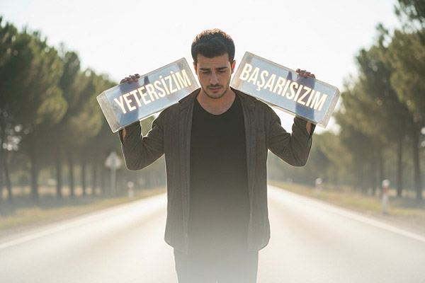 Kendini Damgalamak: Benliğin Kendi Üzerindeki Sessiz Şiddeti / Psikolog Pınar Epik